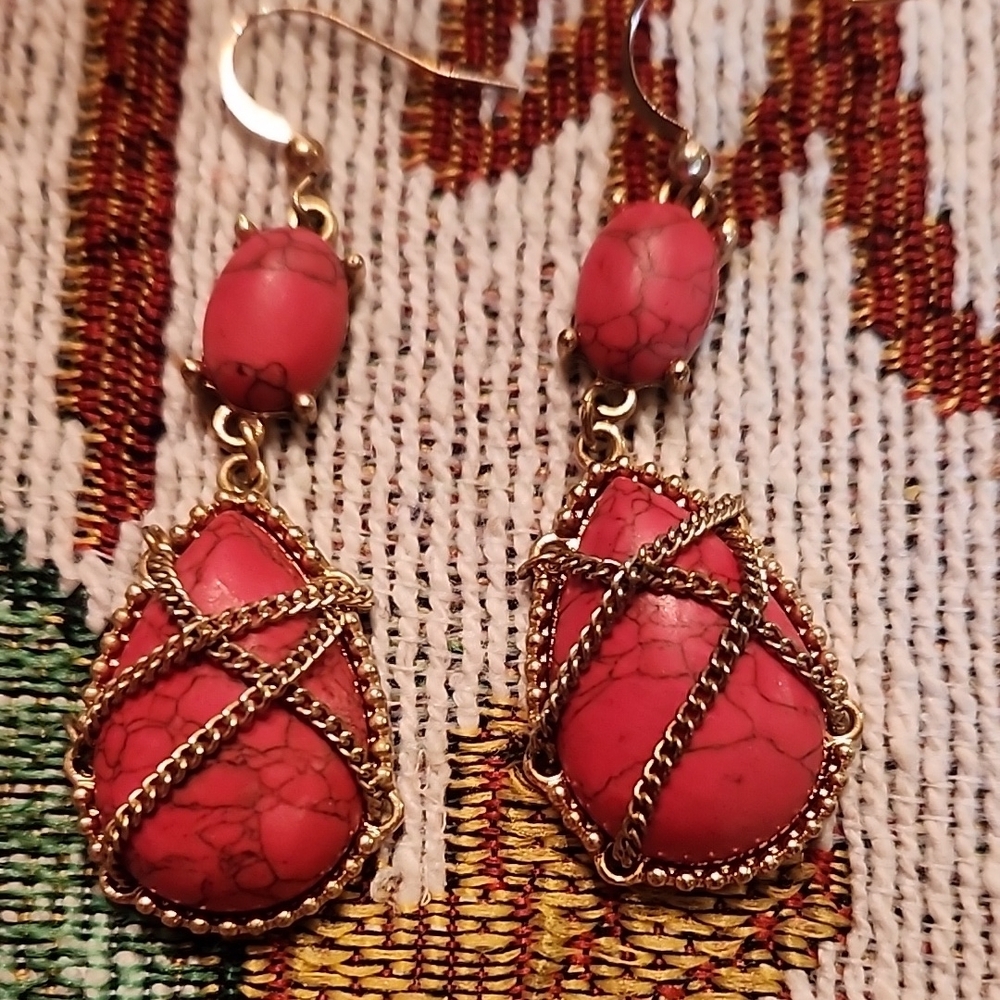 Howlite Crafted Red Stone Drop Earrings golden chains drop pear shaped and oval